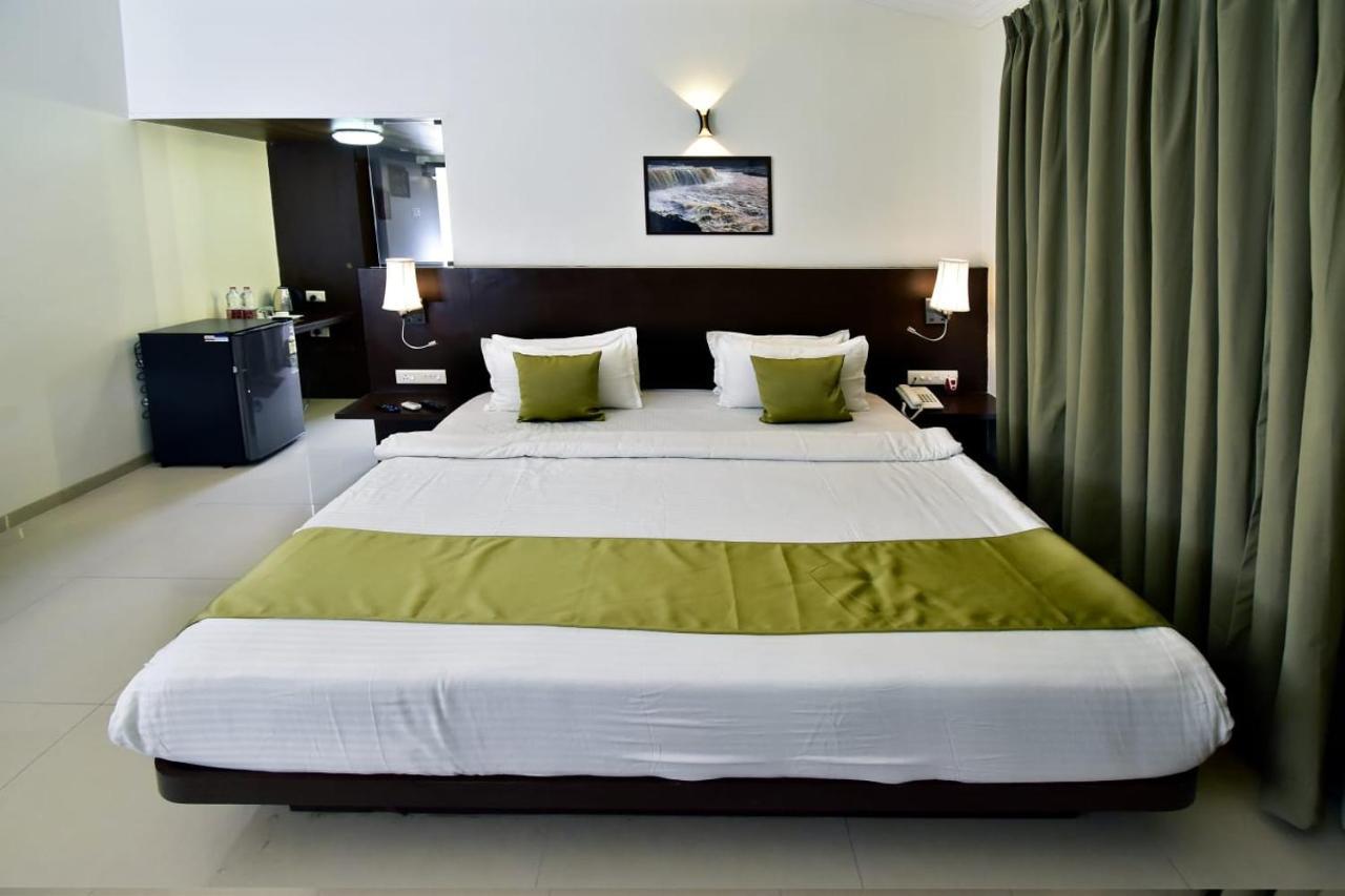 Caves County Resort Μαλεγκάον Εξωτερικό φωτογραφία