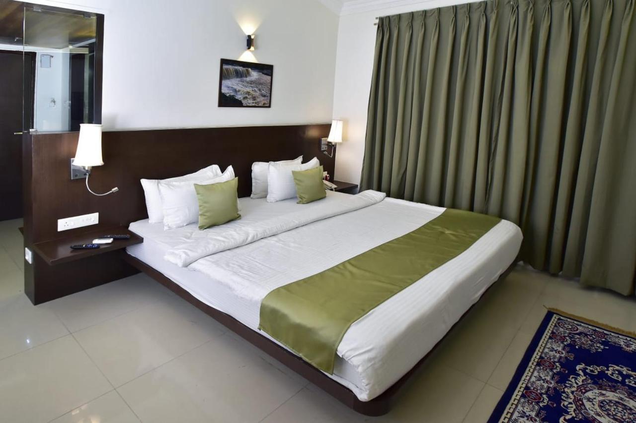 Caves County Resort Μαλεγκάον Εξωτερικό φωτογραφία